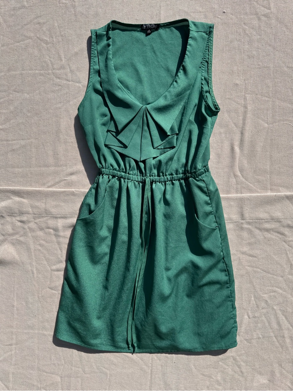 BeBop Women’s Sleeveless Emerald Green Dress Elastic Waist Ruffle V-Neck Pockets